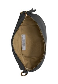 Grijze leren pouch met een gouden rits, voorzien van een beige voering en een intern label. Inclusief een ronde metalen ring voor bevestiging.