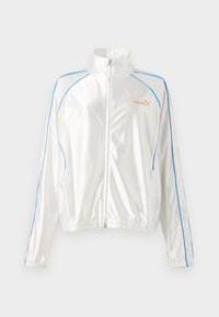 Giacca bianca con zip realizzata in tessuto lucido. Presenta linee di accento blu e un logo arancione sulla parte sinistra del petto. Collo alto e polsini elastici.