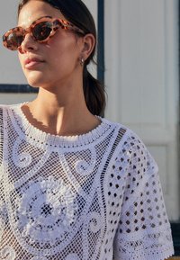 Next SHORT SLEEVE CREW NECK REGULAR FIT - Majica kratkih rukava s printom - white