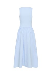 Robe sans manches bleu clair avec un corsage ajusté et une jupe évasée et plissée. Fabriquée en tissu lisse de couleur unie.