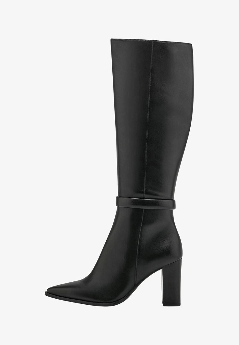 Bottes en cuir noir jusqu'au genou avec un bout pointu et un talon épais. Elles présentent une texture lisse et une bande décorative autour de la cheville.