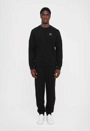 EA7 Emporio Armani TRAIN VISIBILITY - Tracksuit - black/cream