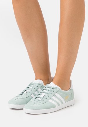 Sneakers laag - olive