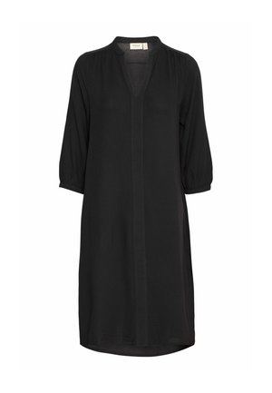 Robe noire mi-longue en tissu texturé, dotée d'un décolleté en V, de manches trois-quarts et d'une patte de boutonnage à l'avant.