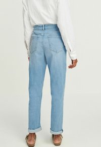 Next BOYFRIEND - Traperice opuštenog kroja - bleach denim