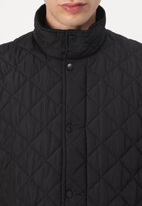 Barbour CHELSEA QUILTED JACKET - Könnyű dzseki - black