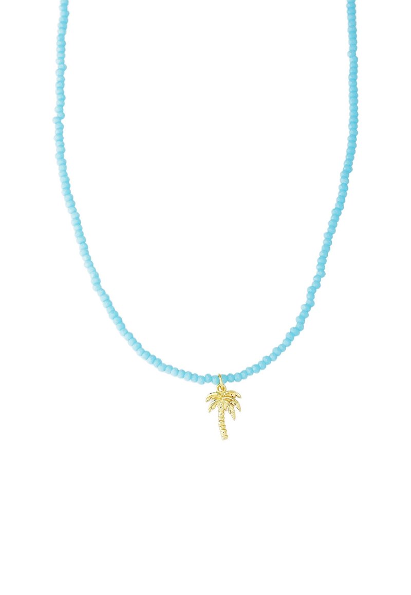 Náhrdelník z korálkov s svetlomodrými sklenými korálkami a zlatým príveskom v tvare palmy. Korálky sú guľaté a hladké, s rovnomerným vzdialením.