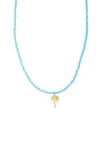 Perlenkette mit hellblauen Glasperlen und einem goldenen Palmbaum-Anhänger. Die Perlen sind rund und glatt und weisen gleichmäßigen Abstand auf.