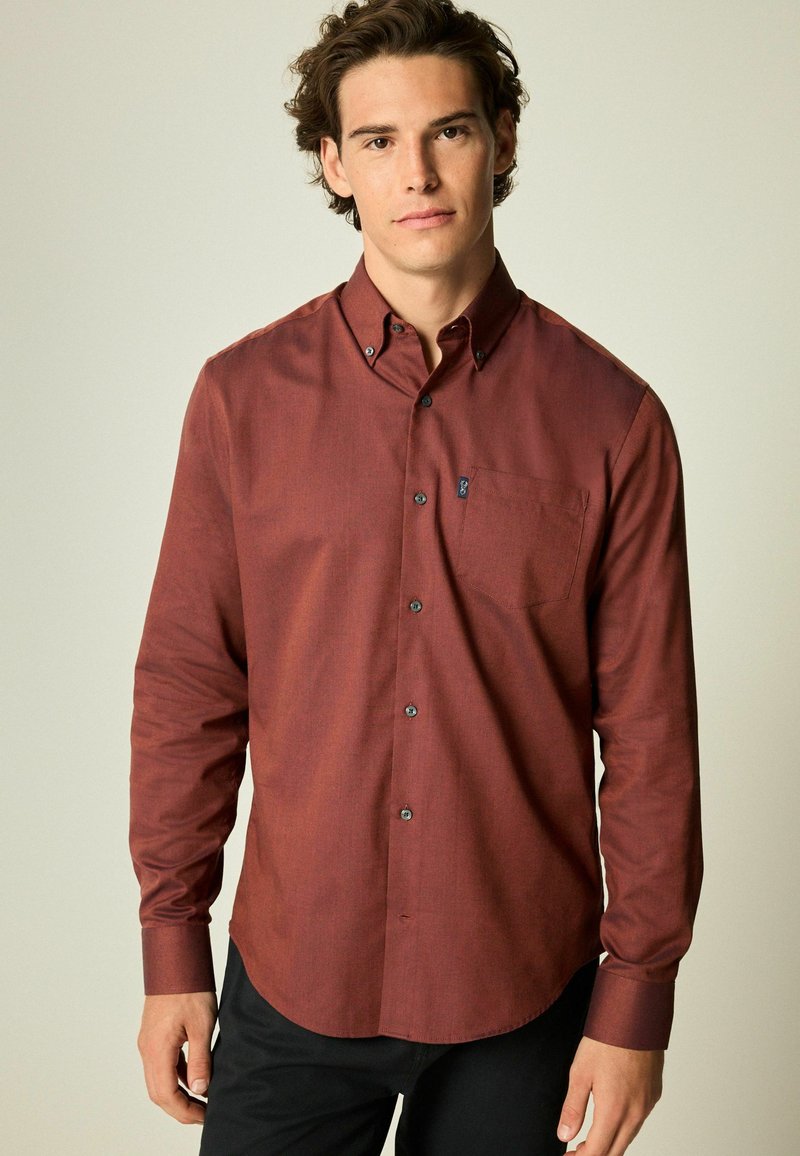 Next EASY CARE ROYAL OXFORD REGULAR FIT - Ing - brick red