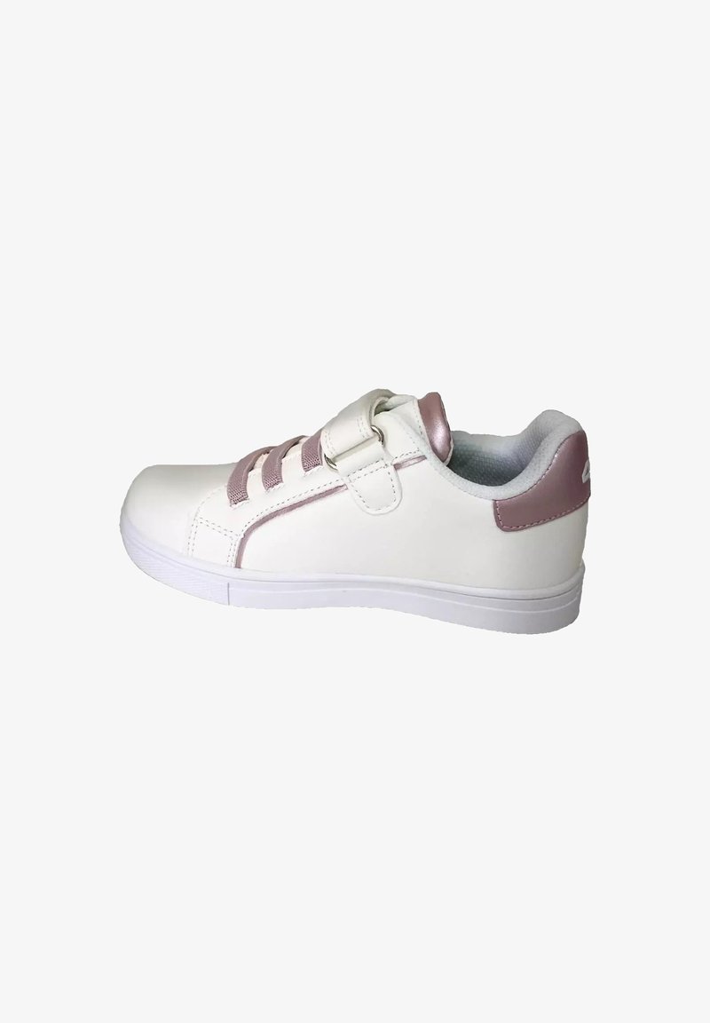 Sneaker bianco con dettagli in rosa dorato, dotato di tomaia sintetica, fascia in velcro e lavorazione dei lacci. Punta arrotondata e suola in gomma per una buona trazione.