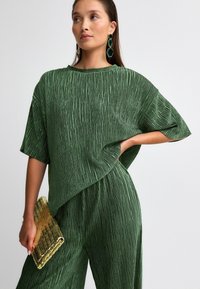 Next PLISSE - REGULAR FIT - Blůza - olive green