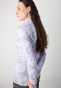 Scotch & Soda ALL OVER PRINTED MOCK NECK LONG SLEEVE - Topper langermet - dancer lavender
