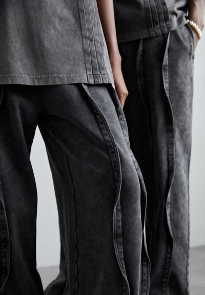 Feng Chen Wang SEAMING UNISEX - Tréningruha alsók - gray