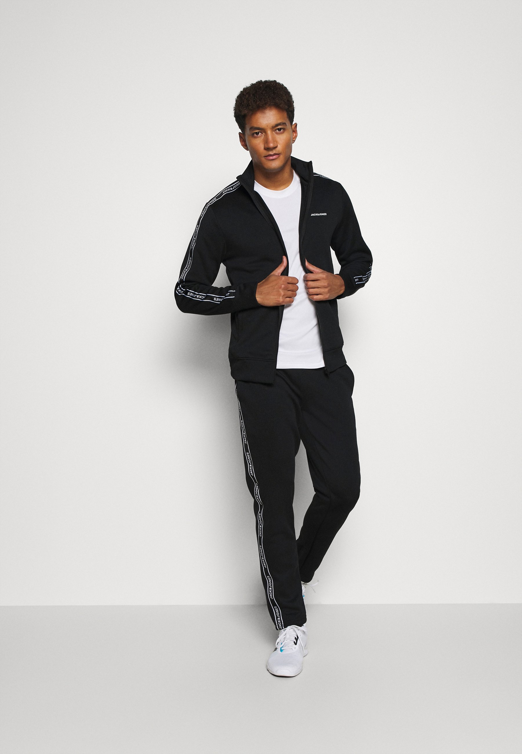 jack and jones track and trace