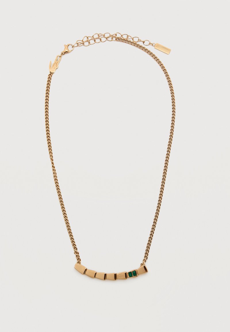 Χρυσό κολιέ με αλυσίδα που αποτελείται από επτά καμπύλους ορθογώνιους κρίκους, δύο από αυτούς φιλοξενούν πράσινες πέτρες, και ρυθμιζόμενο κούμπωμα με μικρούς κυκλικούς κρίκους.