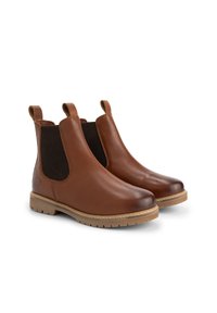Een paar bruine leren Chelsea boots met elastische zwarte zijkanten en beige rubberen zolen, getoond tegen een witte achtergrond.