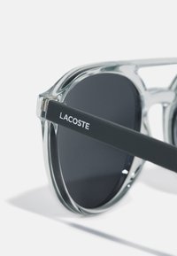 Lacoste UNISEX - Päikeseprillid - crystal/grey