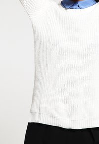 Vero Moda Stickad tröja - white