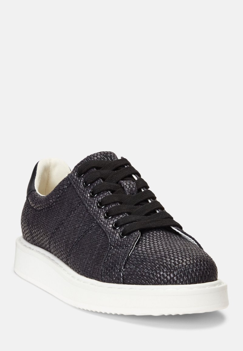 Baskets tissées noires avec lacets noirs, semelle en caoutchouc blanc et tige texturée. Présente une doublure intérieure contrastante pour plus de détails.