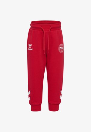Rote Kinder-Jogginghosen mit elastischem Bund und Kordelzug, vorne mit weißem Hummel-Logo und Dansk Boldspil Union Emblem.