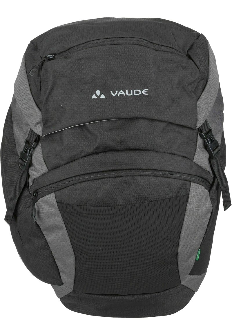 Zaino nero e grigio con tessuto texturizzato, tasche con zip, spallacci regolabili e un logo davanti; forma angolare e design durevole.