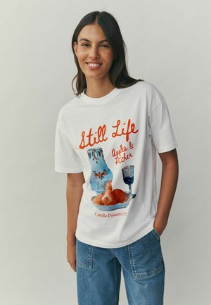 LICENSE STILL LIFE - T-shirt z nadrukiem