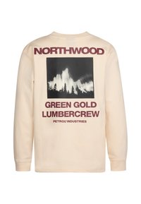 Camicia a maniche lunghe beige chiaro con una grafica nera che raffigura alberi e montagne. Il testo in bordeaux recita "NORTHWOOD" e "GREEN GOLD LUMBERCREW."