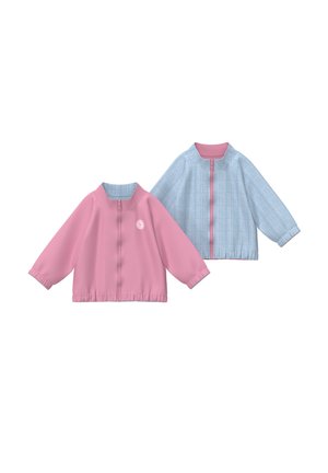 Keerbaar kinderjack met een roze effen zijde en een blauw-wit gestreepte zijde, voorzien van voorritsen en ronde kragen.