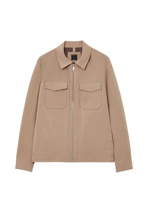Beige Zip-Jacke mit zwei Vorderklappentaschen, langen Ärmeln und einem Kragen, flach auf einem weißen Hintergrund ausgestellt.