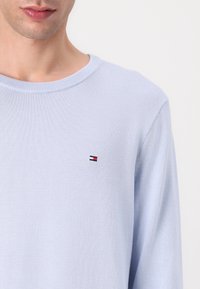 Tommy Hilfiger ESSENTIAL CREW NECK - Jumper - breezy blue
