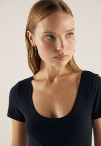 Thumbnail Image 8