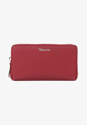 Portafoglio rosso in pelle con superficie testurizzata, chiusura a zip e dettaglio logo argentato. Forma rettangolare compatta con accenti sottili.