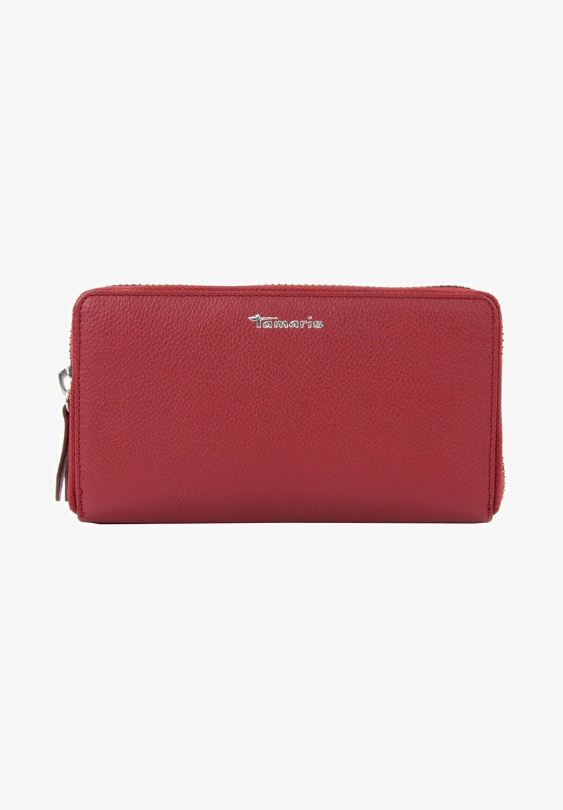 Portafoglio rosso in pelle con superficie testurizzata, chiusura a zip e dettaglio logo argentato. Forma rettangolare compatta con accenti sottili.