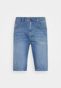 Shorts de mezclilla en un lavado azul claro con cierre de botón, diseño de cinco bolsillos y corte recto, con sutiles desvanecimientos y detalles de costura.