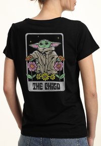Star Wars MANDALORIAN THE CHILD FLORAL - Camiseta estampada - black