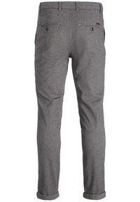 Pantaloni grigi a fantasia con vestibilità slim, dotati di un bottone in vita, due tasche posteriori e orli arrotolati sui polsini.