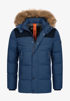 Marineblå pufferjakke med hætte i faux fur, knap- og lynlås-lukning, teksturerede skulderdetaljer og to frontlommer.