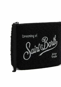 Zwart gestructureerd tasje met witte geborduurde tekst, "Dromen van Saint Barth" en "Winter Paradise", met een ritssluiting en een draagband.