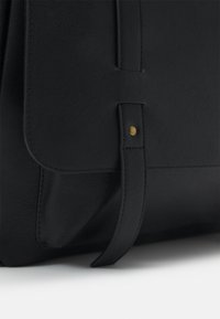 Pier One UNISEX - Nešiojamojo kompiuterio krepšys - black