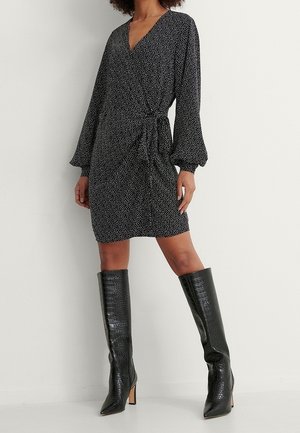 Robe Portefeuille Kookai Taille 38 Noir - Style Décontracté Élégant - Occasion Très Bon État