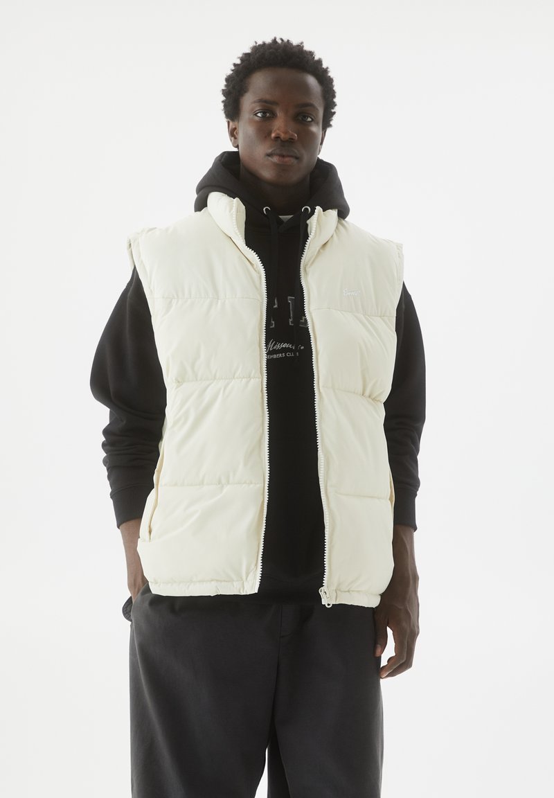 PULL&BEAR BASIC PUFFER GILET Vest white/hvid Zalando.dk