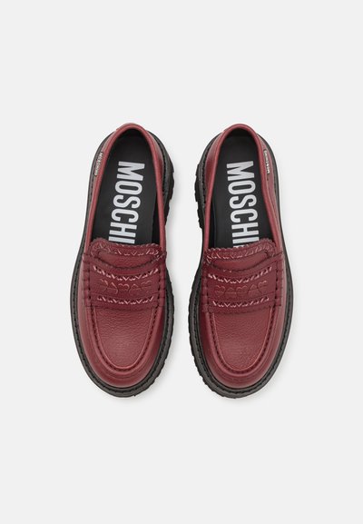 MOSCHINO - Czółenka na platformie