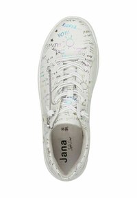 Weißer Sneaker mit strukturierten Oberflächen, der bunte handgeschriebene Phrasen und Symbole aufweist. Die Schnürsenkel sind mit einem seitlichen Reißverschluss kombiniert.
