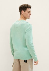TOM TAILOR MIT V-AUSSCHNITT - Trui - soft jade melange