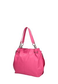 Roze leren handtas met een zachte textuur, twee korte hengsels, zilveren hardware en een geplooid ontwerp. Ruime binnenkant met een afgeronde onderkant.