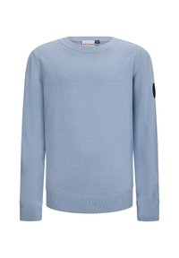 Jasnoniebieski sweter z dzianiny o okrągłym dekolcie, z prążkowanymi mankietami i dolnym brzegiem, ozdobiony małym haftowanym logo na klatce piersiowej oraz naszywką na rękawie.