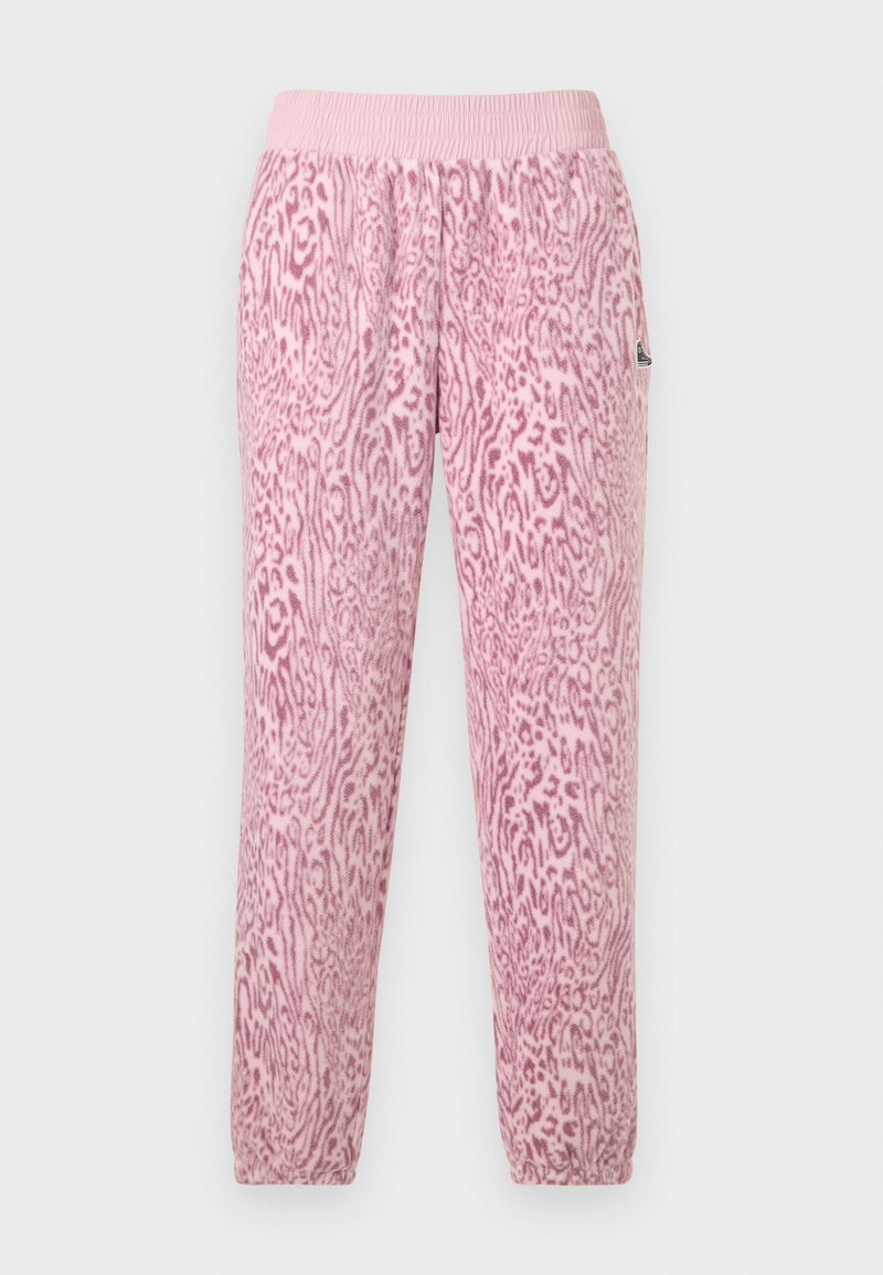Pantaloni in pile rosa tenue con vita elastica, caratterizzati da una stampa animalier rosa più scura e una toppa con il logo laterale.
