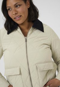 Kaffe Curve Letná bunda - feather gray