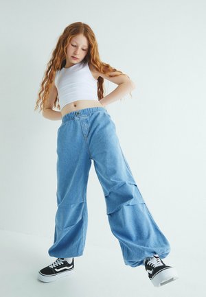 DRAWSTRING POCKETS - Vaqueros boyfriend - light blue denim