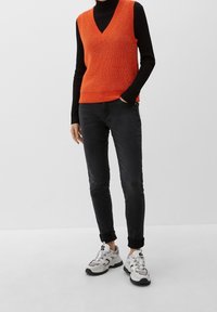 QS Sweter